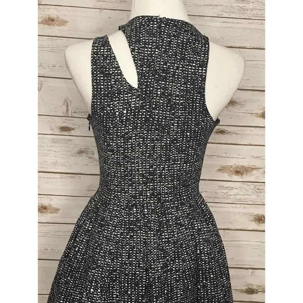 cinq a sept black/white sleeveless cutout fit and flare cocktail dress Size 0